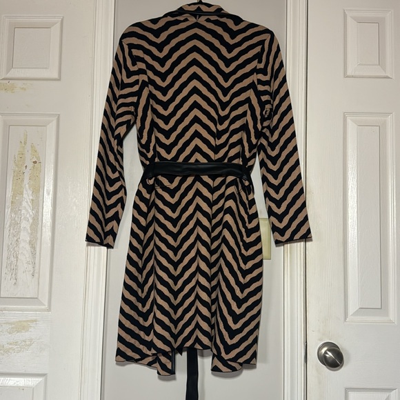 🆕 Tahari Open Belted Cardigan Jacket Black Brown Chevron Pattern Size Medium - Picture 8 of 17